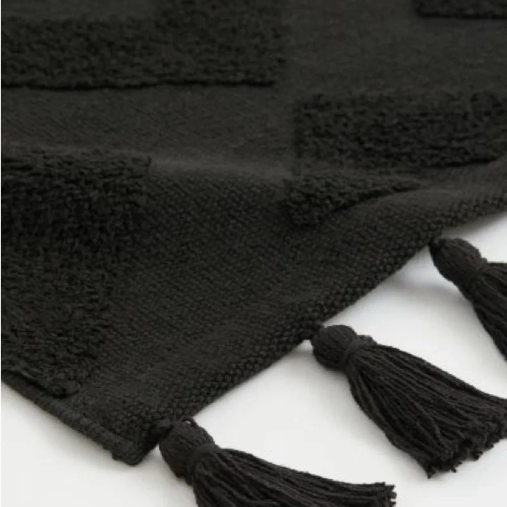New H&M Home Black Tasselled bath mat Size: 18X24.
